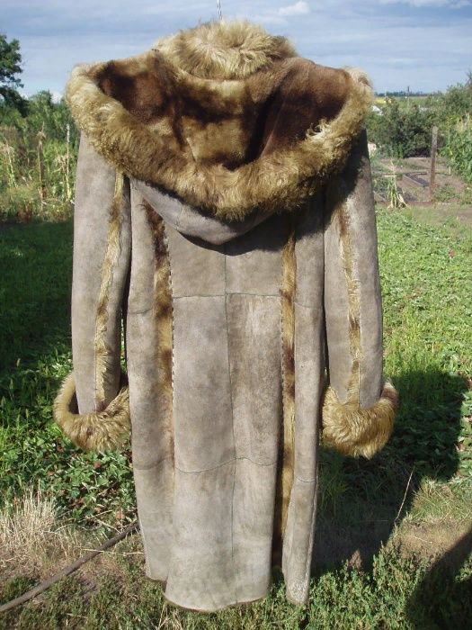 Продам дубленку с капюшоном