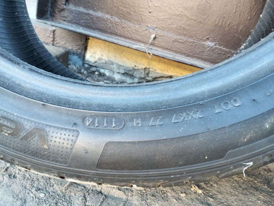 Продам шини хенкок 235 45 ZR17  2 шт.