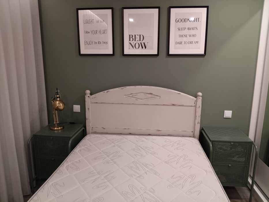 Duas mesinhas de cabeceira