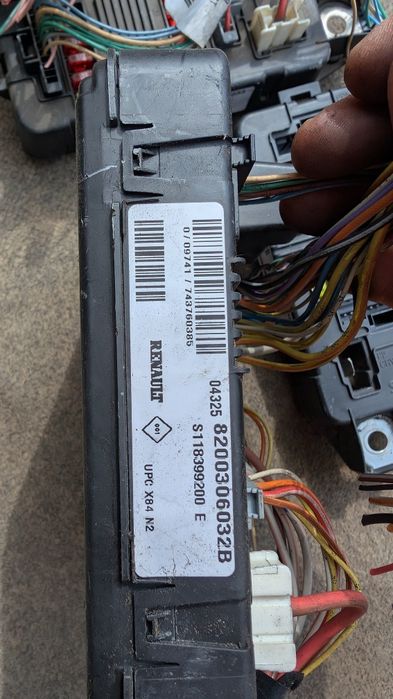 Блок запобіжників Рено Меган 2 , Сценік2