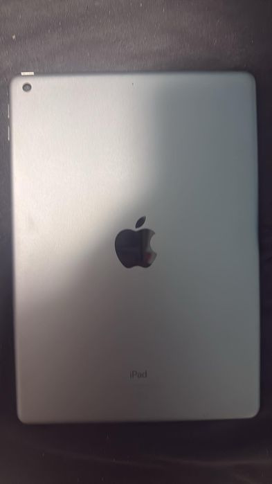 Apple iPad srebrny