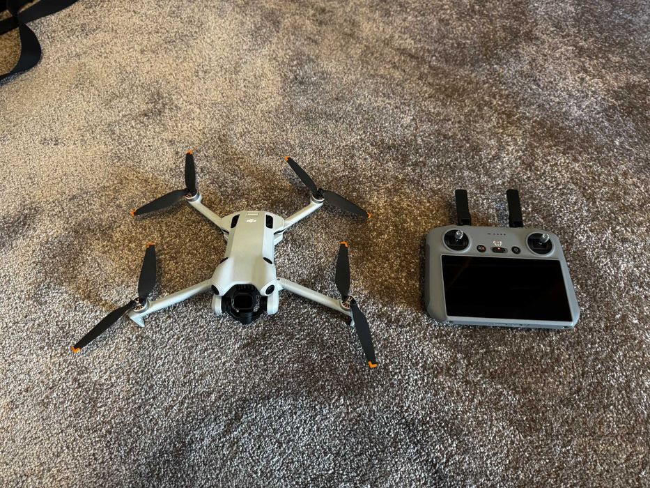 Mini Drone DJI Mini 4 Pro Fly More Combo (4K - Autonomia: Até 34min)