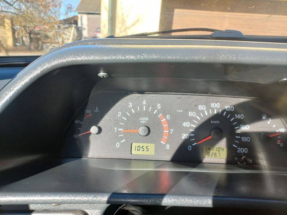 Автомобіль ваз 2199