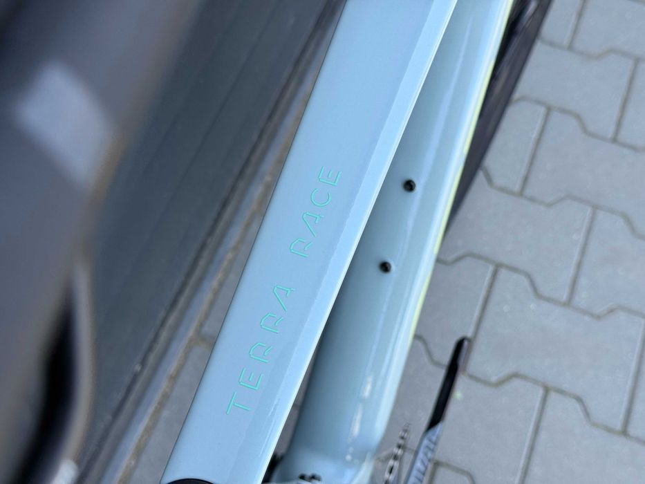 Rower gravelowy Orbea Terra M31e Koła ZIPP 303 XPLR Frozen Concrete
