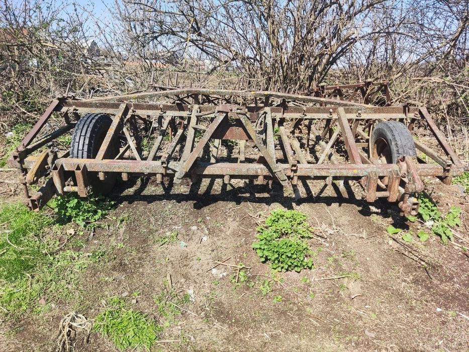 Продам ,трактор ,плуг