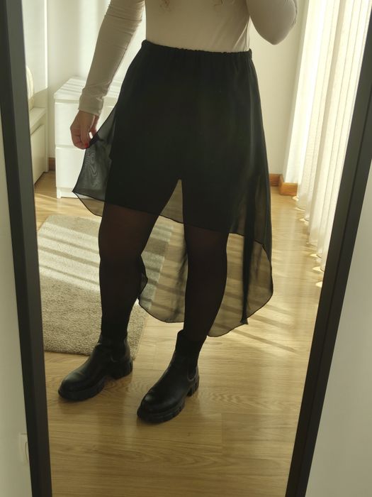 Saia preta assimétrica