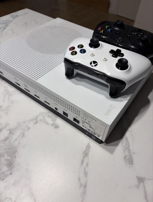 Xbox One S + dwa pada -1 TB