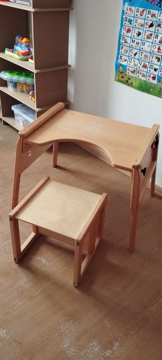 Дитячий стіл та стілець для занять