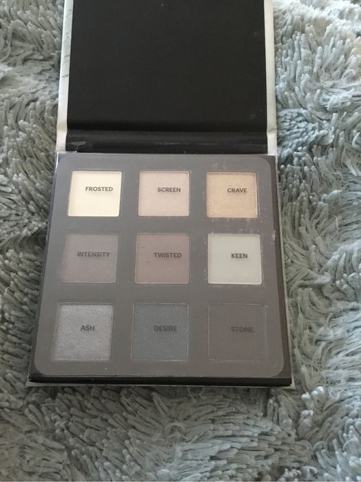 Paletka cieni smoke screen z Primark