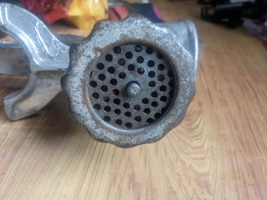 Мясорубка механическая продается