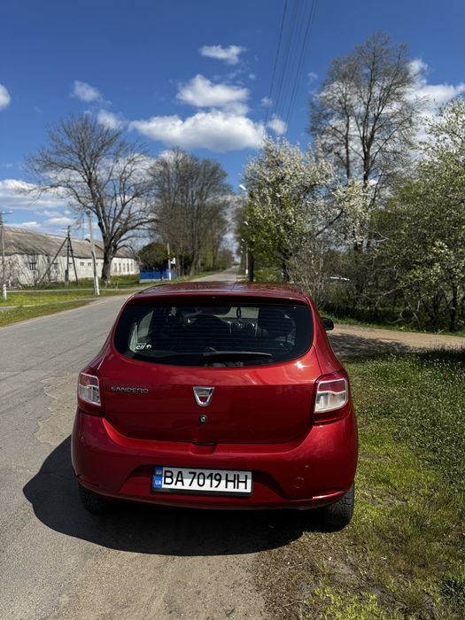 Авто Dacia Sandedo
