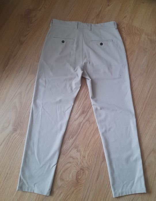 Beżowe męskie  spodnie Zara 38