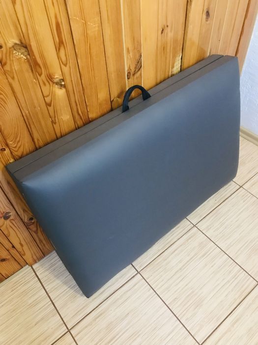 Массажная кушетка.