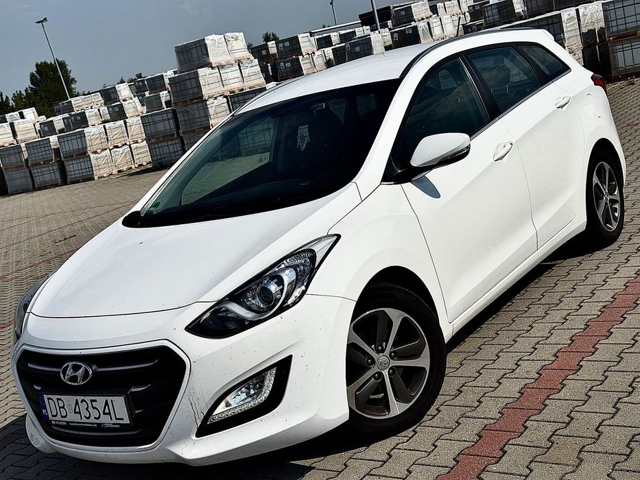 Hyundai I30 1.6 MPI Benzyna, Grzana Kierownica, Kombi, Led, Bez wypadkowy