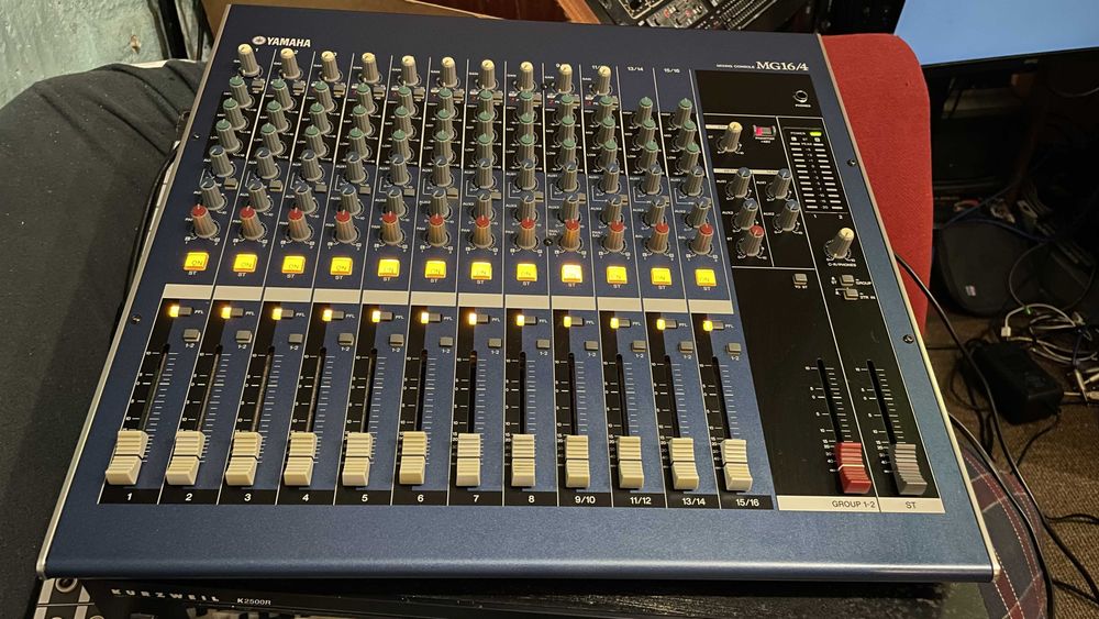 YAMAHA Mixer 16/4 com mala THON - Top ! Clássico !