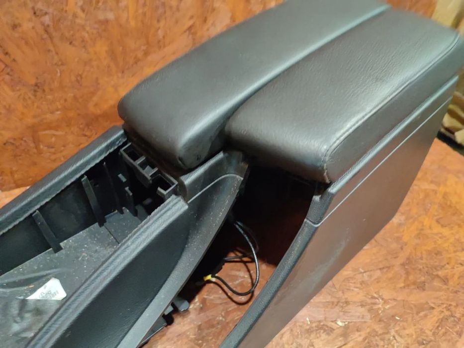 bmw e90 / e91 / e92 / e92 lci oryginalny podłokietnik dzielony + tune