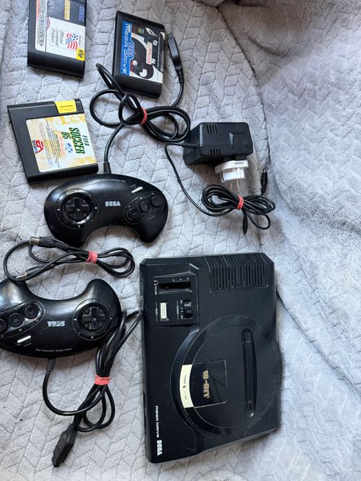 Konsola Sega Mega Drive 1 Zestaw konsola pady 3 gry