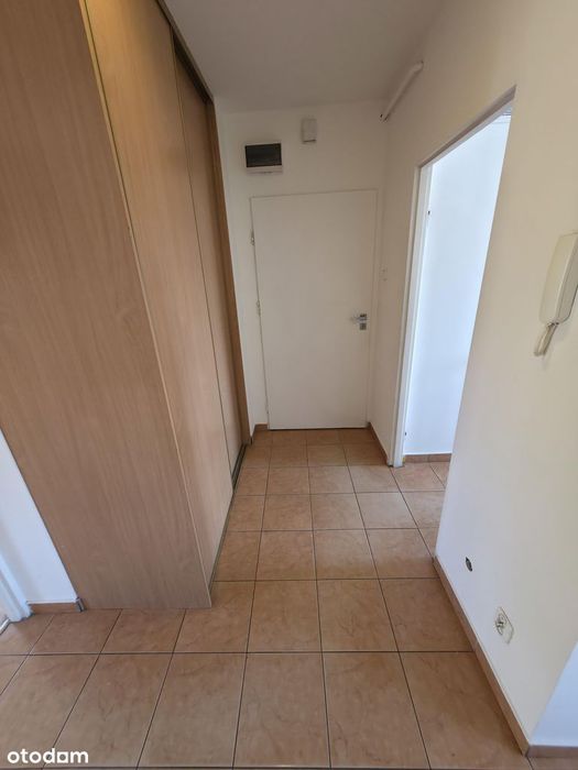 5 lub 6 pokoi, 2 łazienki z WC, 2 poziomy, balkon, schowek, garaż