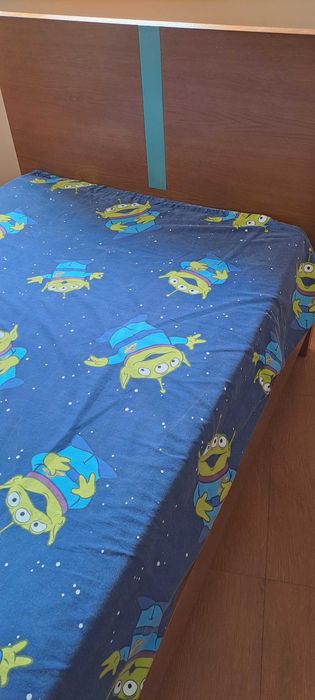 Cama individual em bom estado