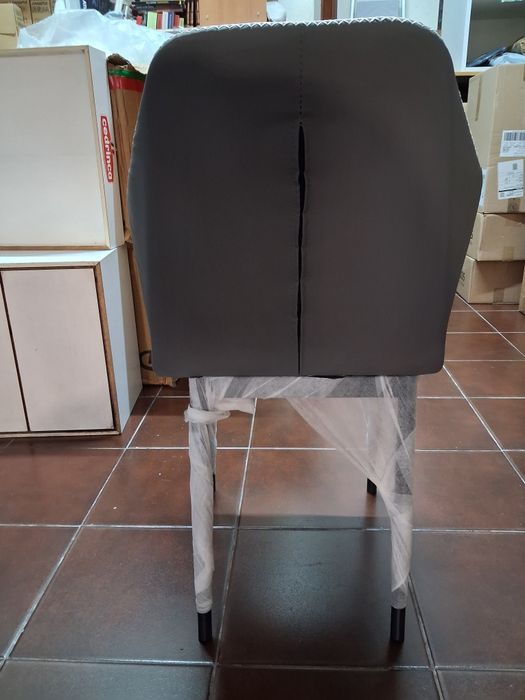 Cadeiras almofadadas