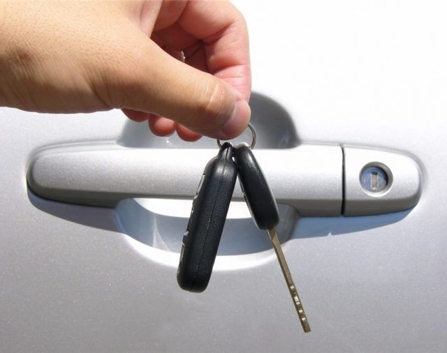 Awaryjne otwieranie samochodu .Dorabianie kluczy i naprawa pilotów