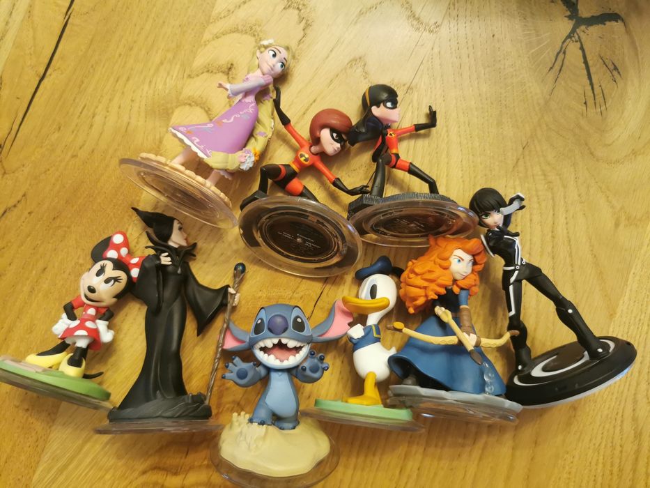 Sprzedam zestaw 4 sztuki Disney infinity PlayStation 
Zestaw :
Iniemam