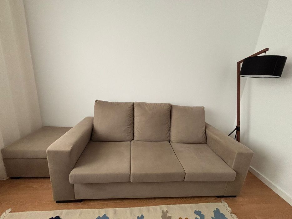 Sofá 3 lugares + módulo extra, cor bege