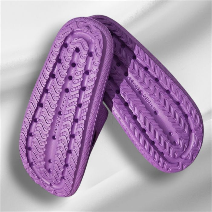 Nowe klapki z grubą podeszwą