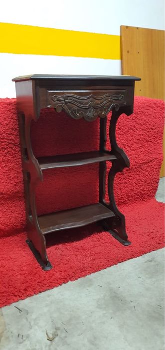 Móvel de apoio de sala