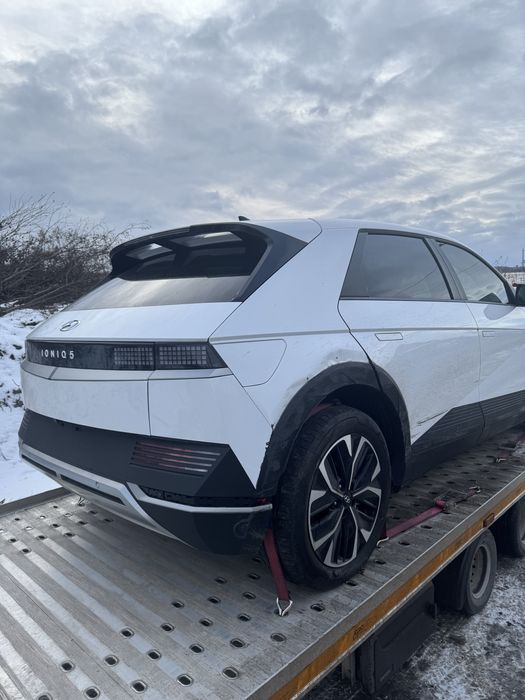 В наявності бампер передній задній  на Hyundai ioniq 5