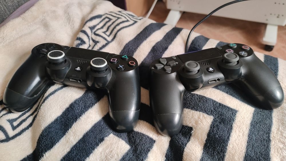 Продаю playstation 4 fat, golden hen на 9.00.+ 2 джойстика Duаlshok