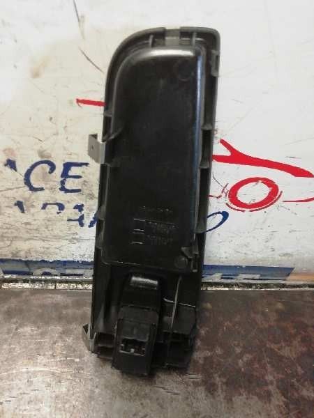 COMANDO ELEVADOR DE VIDRO FRONTAL DIREITO FIAT BRAVO II 2007 -