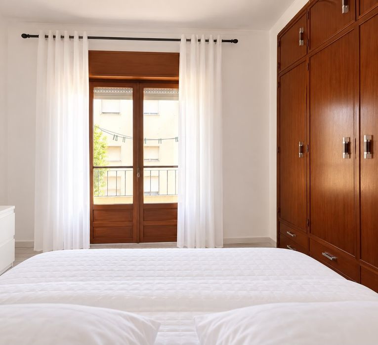 Alugo quarto de solteiro 360 uma pessoa 470 casal