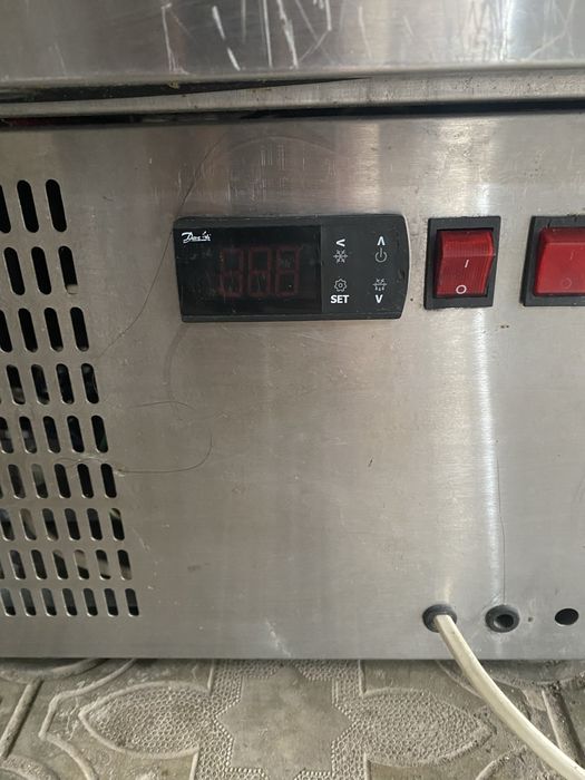 Холодильный стол