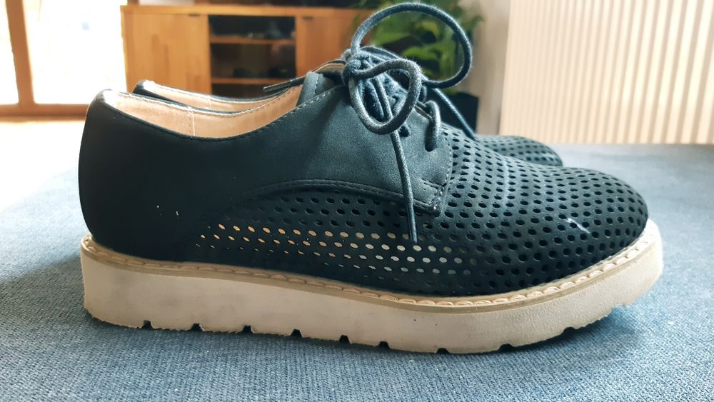 Półbuty czarne sznurowane ażurowe 36