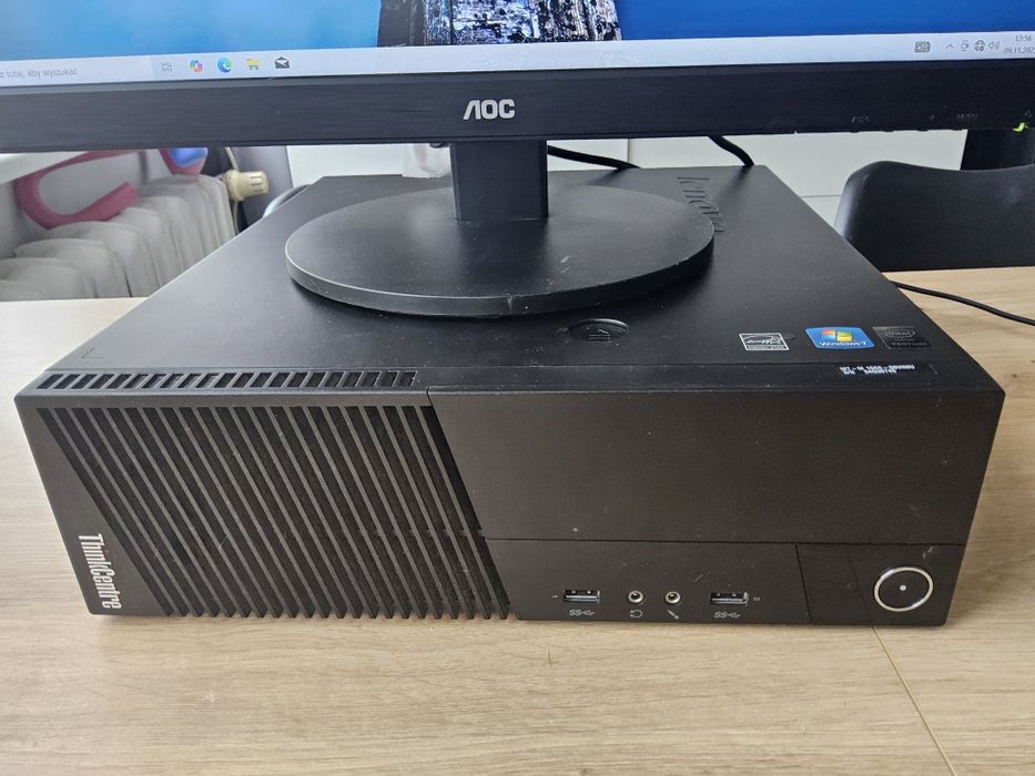 Komputer Lenovo z monitorem