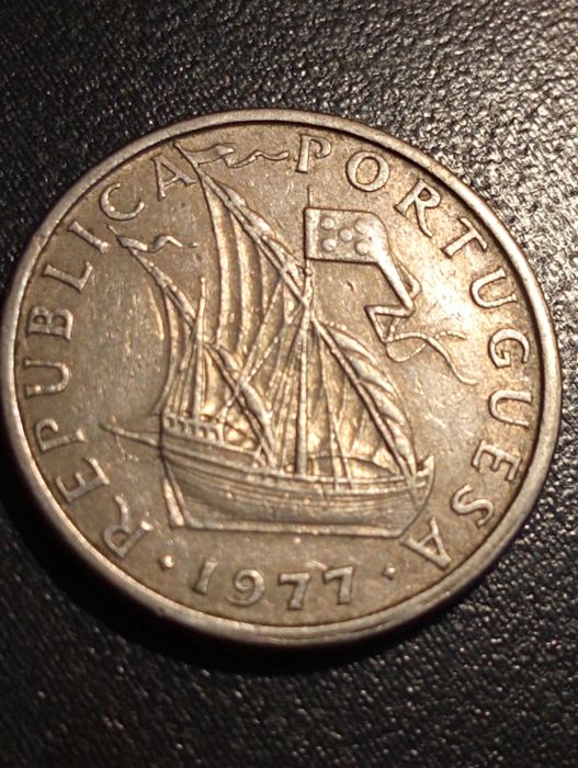 5 escudos 	Portugal	1977