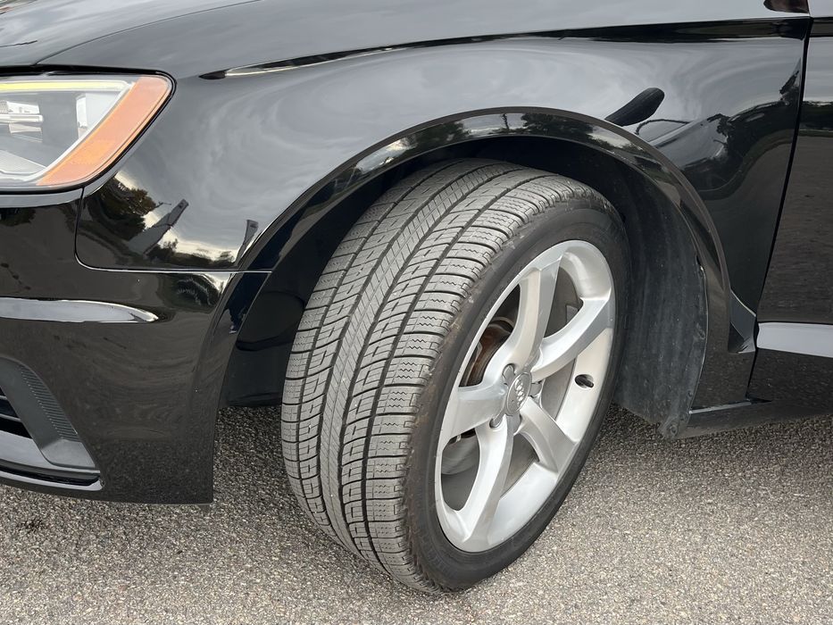 Машина Audi  A3 2016