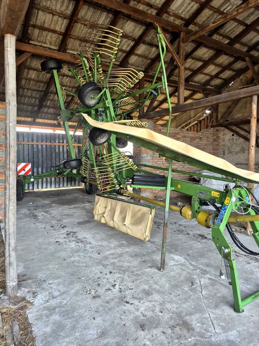 Zgrabiarka karuzelowa Krone Swadro 810 Twin , Pöttinger Top 801.