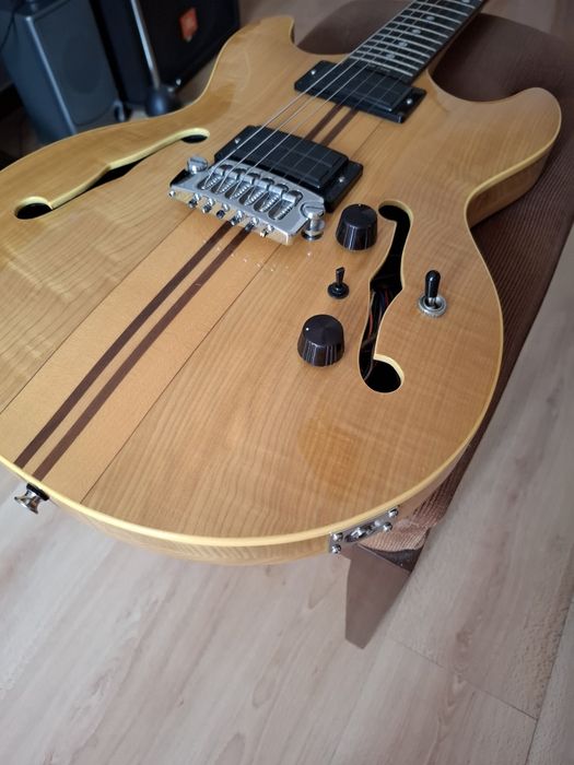 Guitarra eléctrica premiun Aria