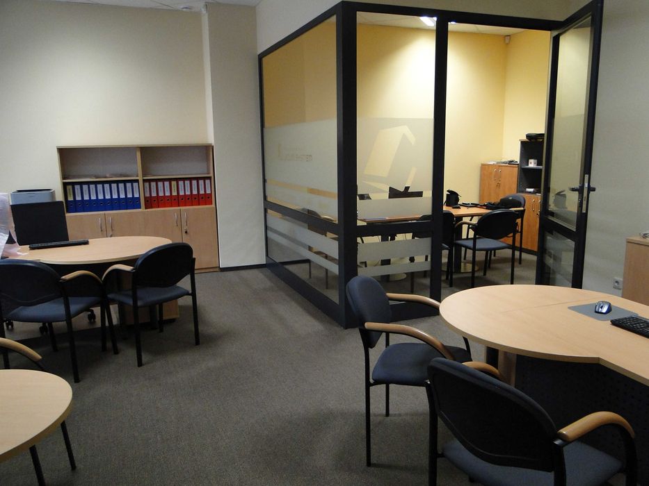 Zestaw mebli biurowych Furniko - jak nowe!