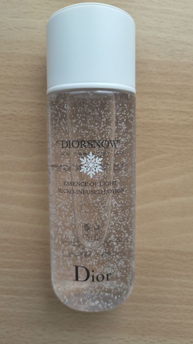 Dior Diorsnow essence of light