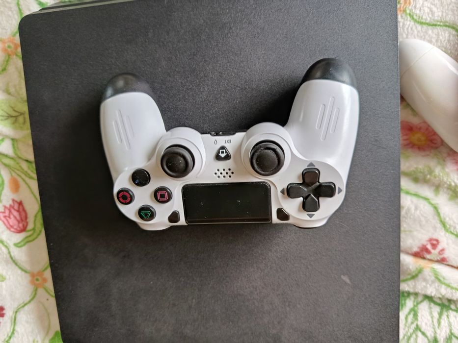 Ps4 500g w dobrym stanie