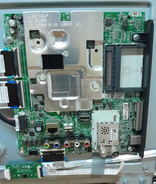 Televisão LG 43UJ620V vendo as peças