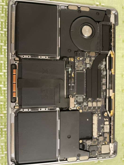 MacBook Pro A1708 (на запчастини)