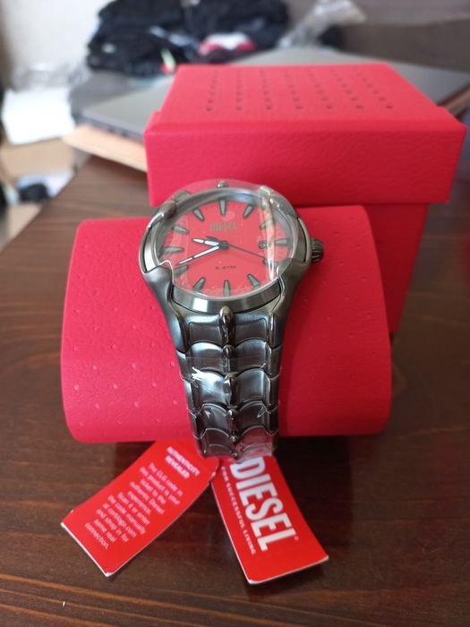 DIESEL Metamorph Vert. Часы.