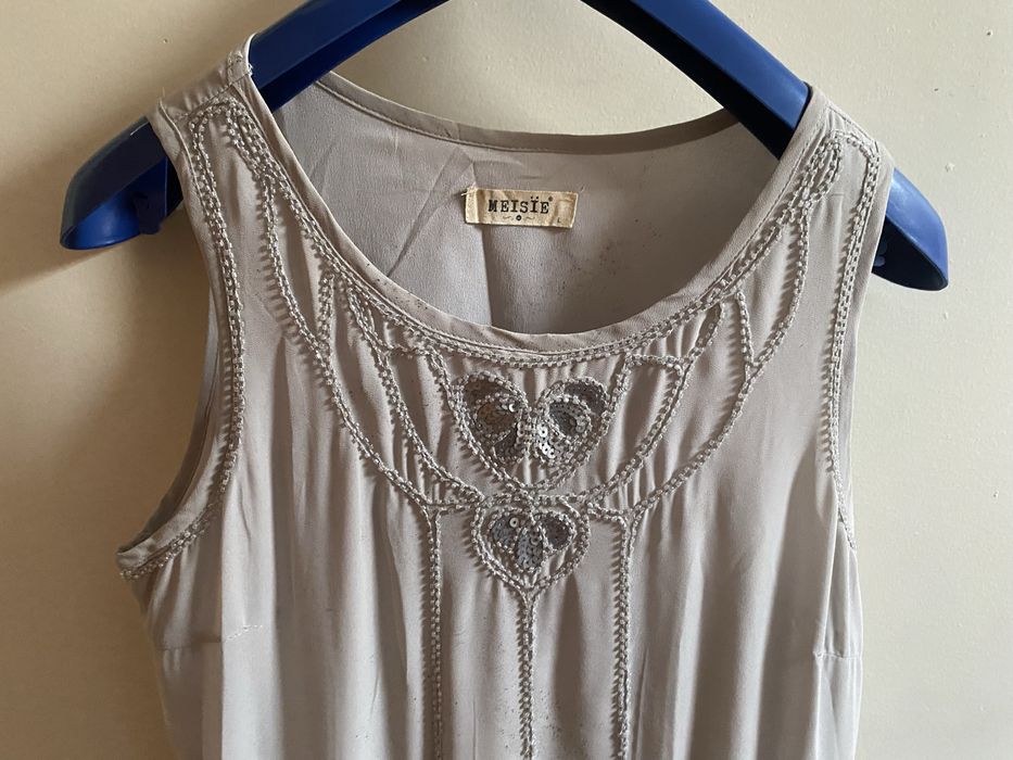 Vestido cinzento elegante
