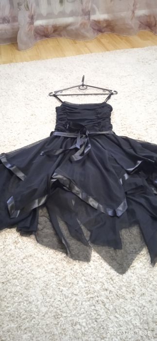 Вечірні сукні в ідеальному стані