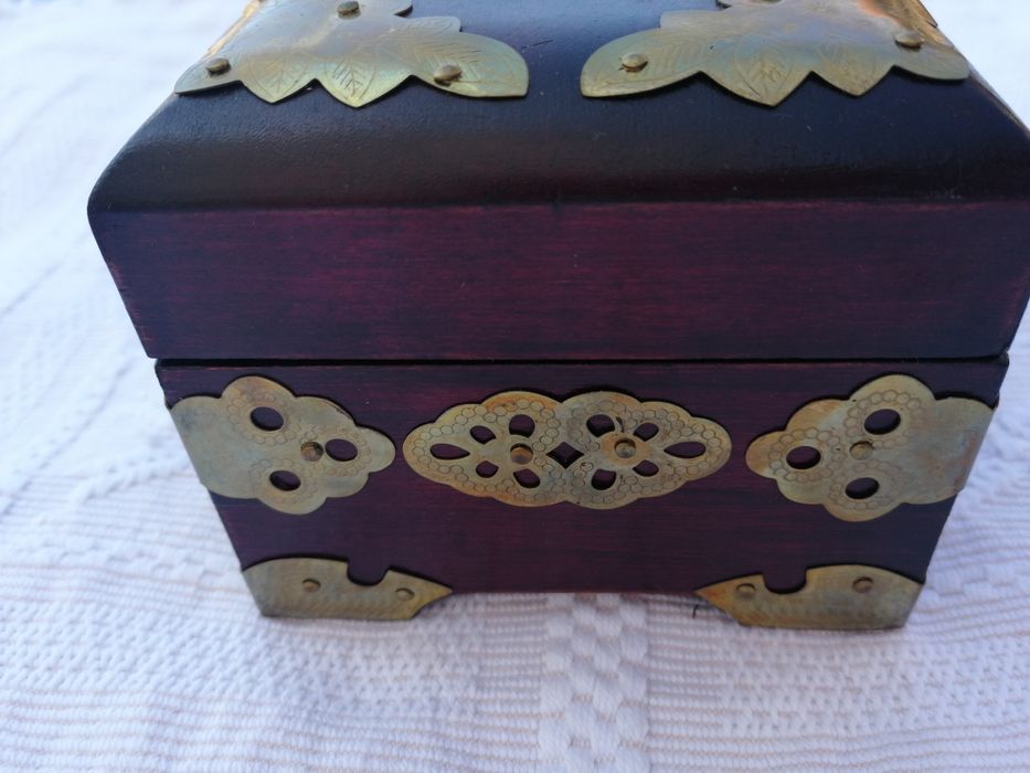 Guarda jóias madeira e aplicação madre perola