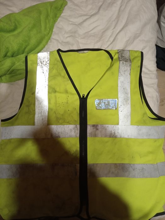 Продам жилетку рабочую